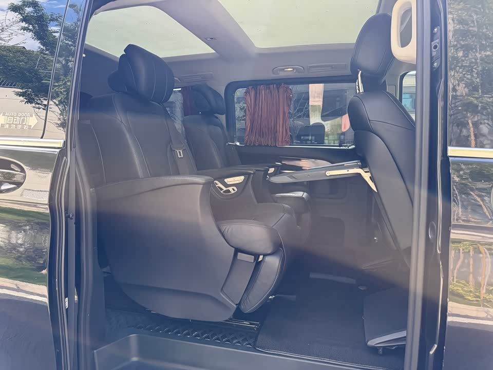 Mercedes-Benz V-class