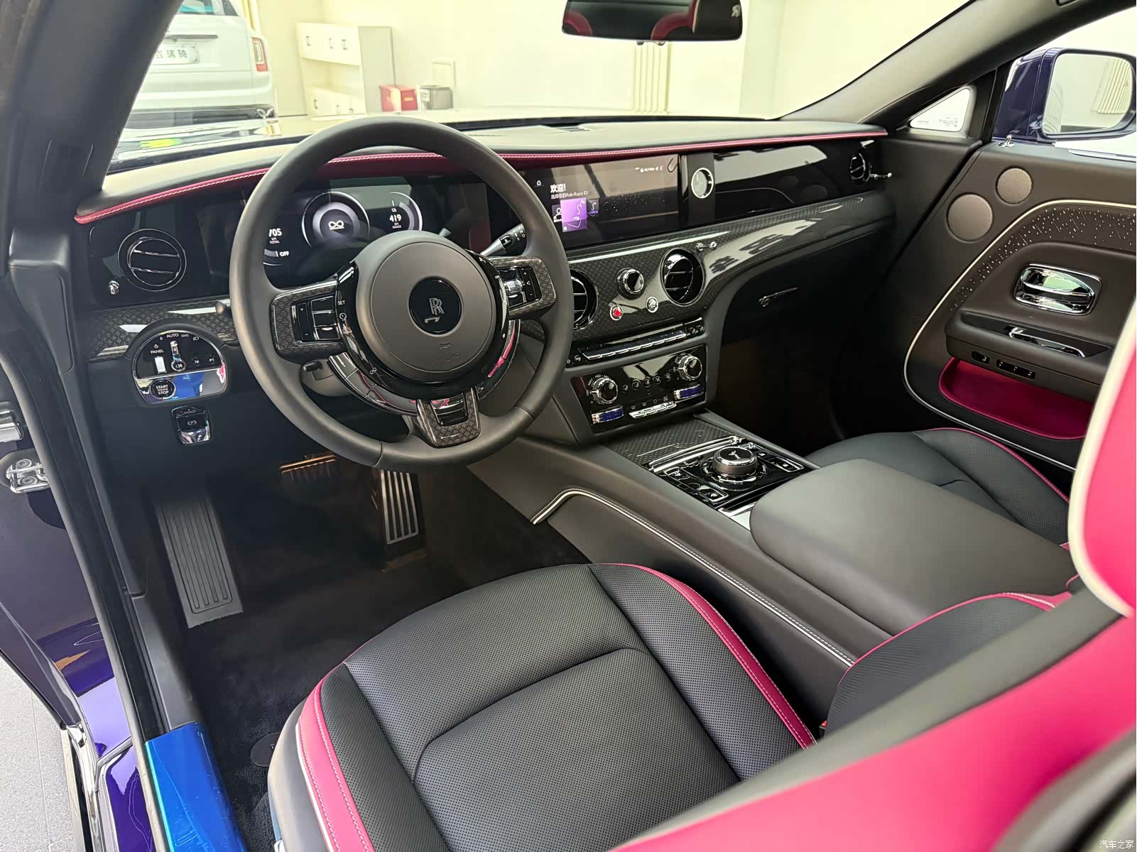 Rolls-Royce Spectre, 2025 16