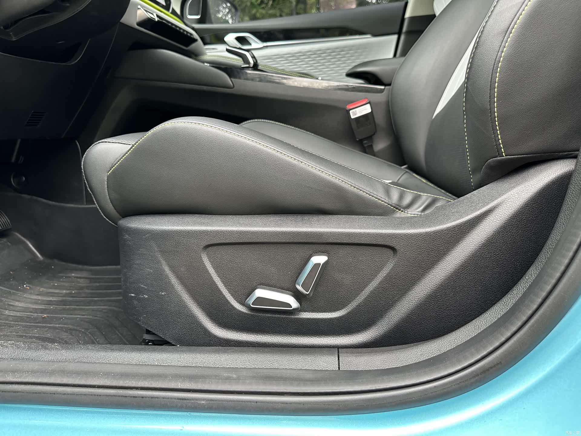 Geely Coolray, 2022 19