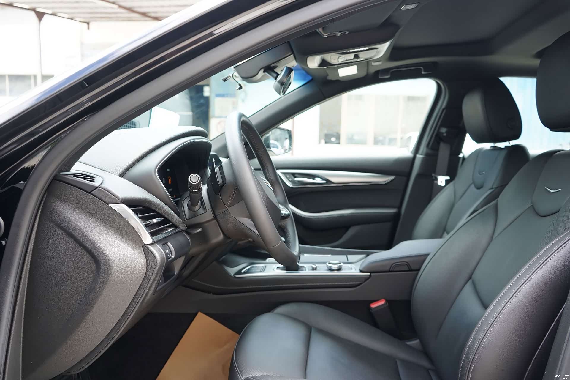 Cadillac CT5, 2023 все фото