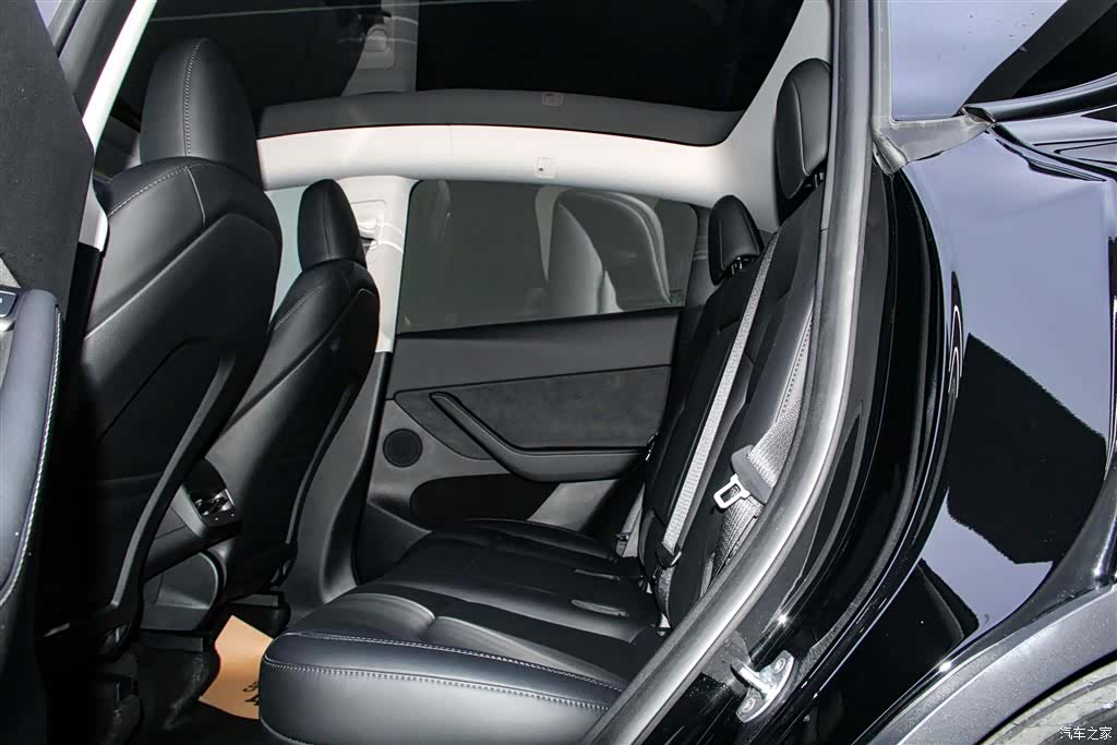 Tesla Model Y, 2024 21
