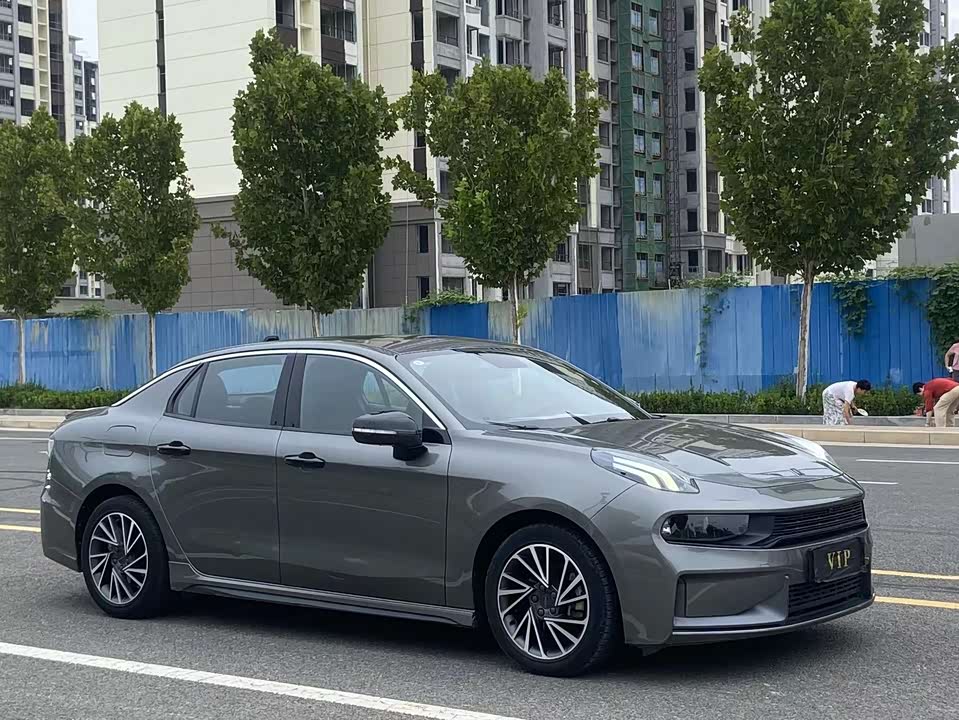 Lynk & Co 03