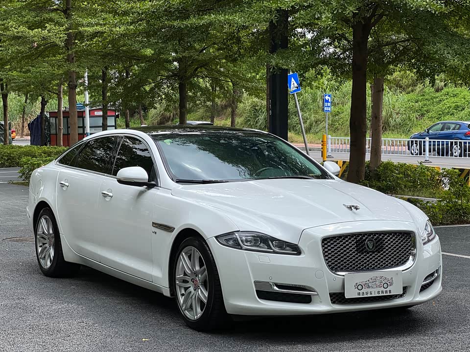 Jaguar XJ