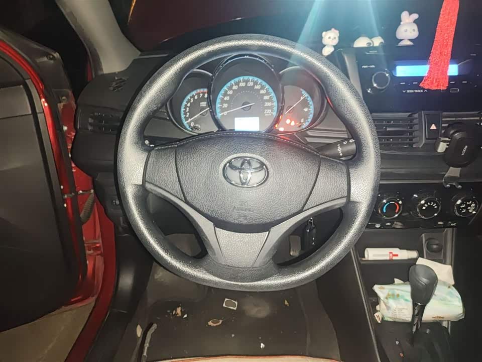 Toyota YARiS L to enjoy
