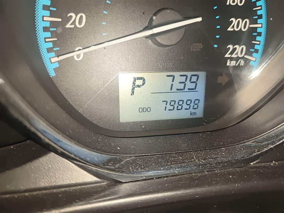 Toyota YARiS L to enjoy