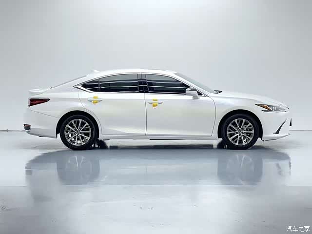 Lexus ES, 2024 7