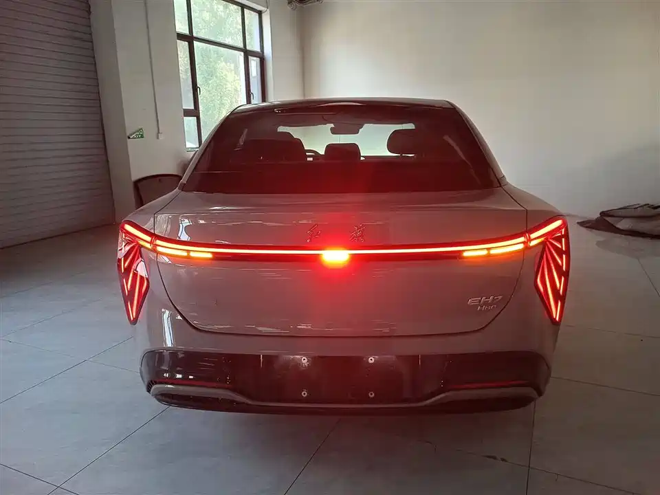 Hongqi EH7