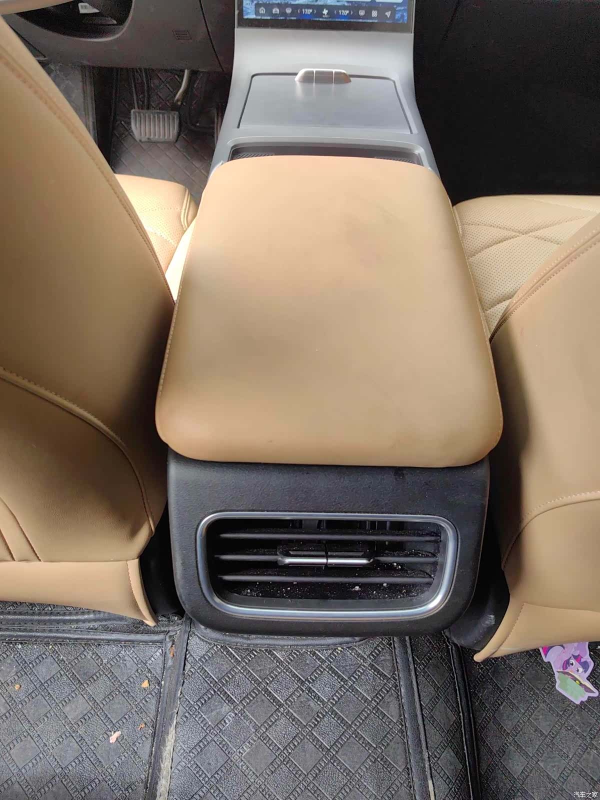 Geely Galaxy L6, 2024 11