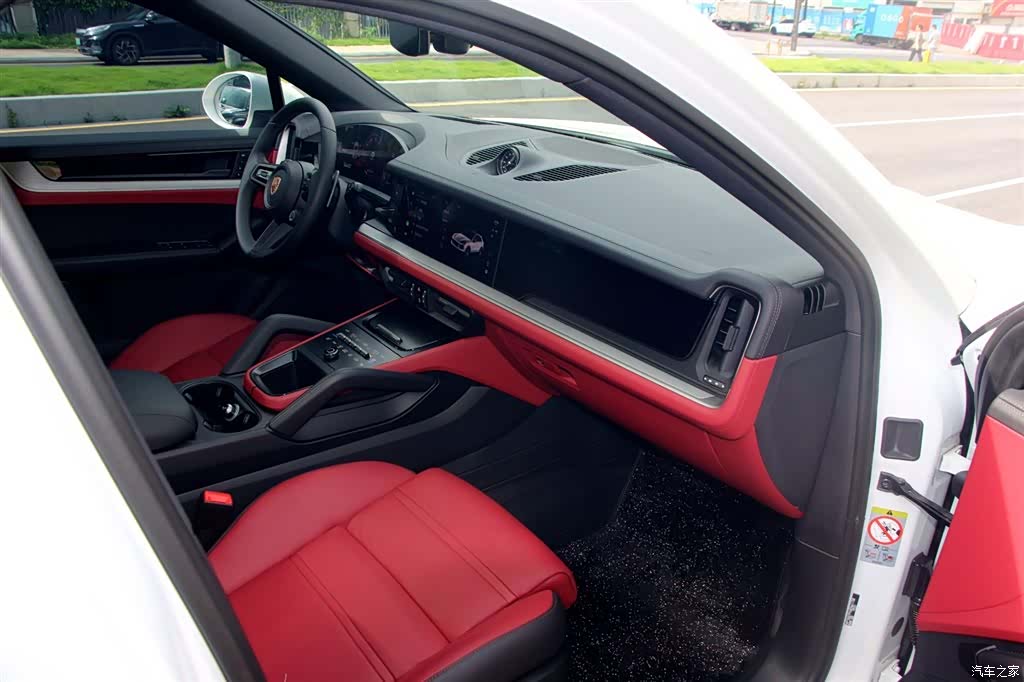 Porsche Cayenne, 2025 12