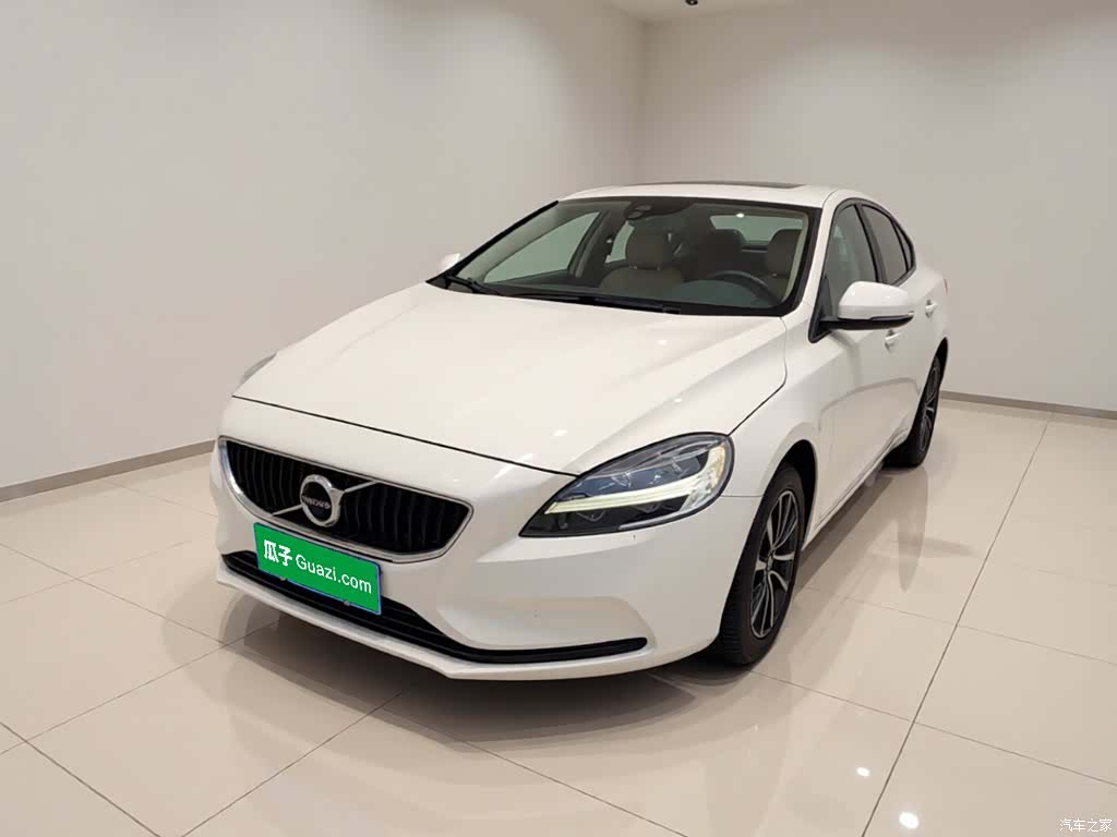 Volvo V40, 2019 3