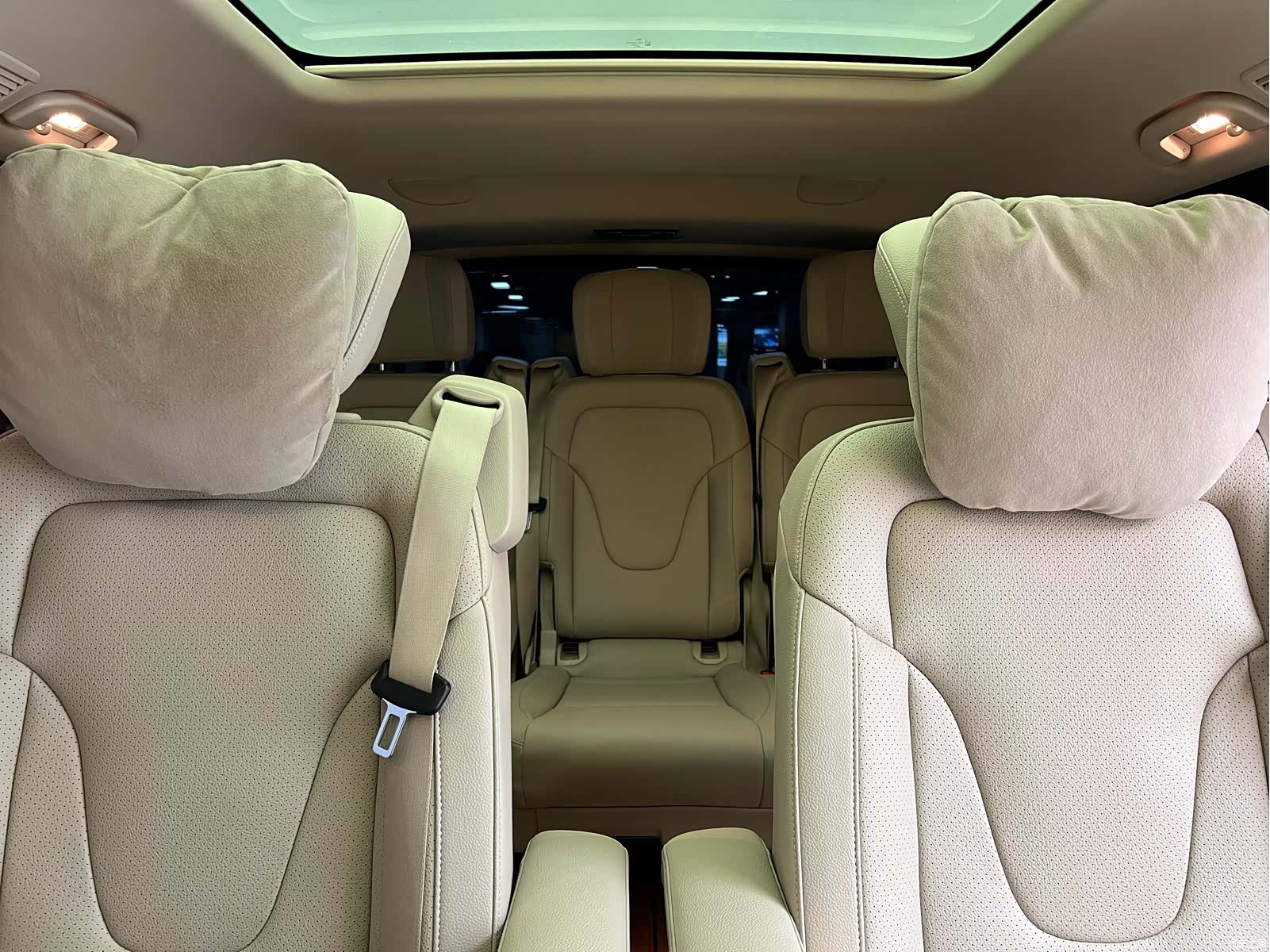 Mercedes-Benz V-Class, 2023 11
