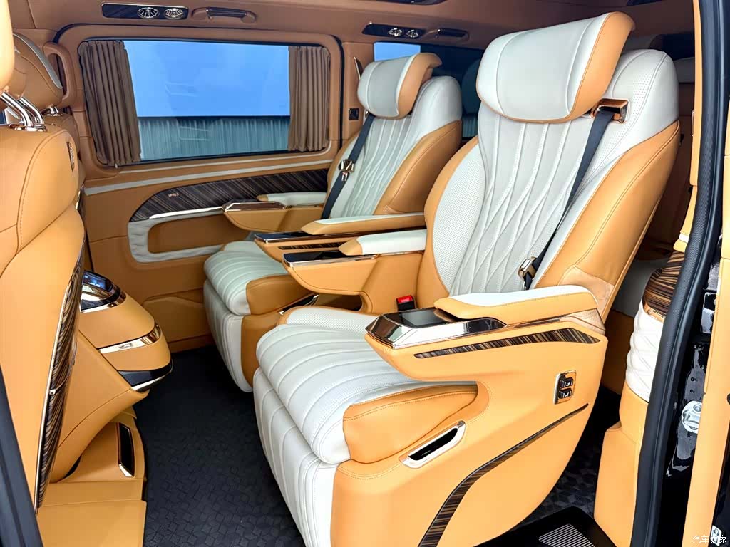 Mercedes-Benz V-Class, 2024 14