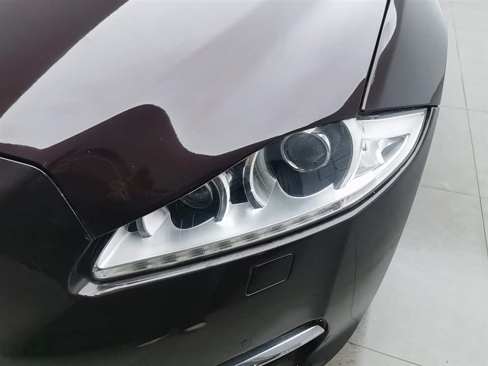 Jaguar XJ