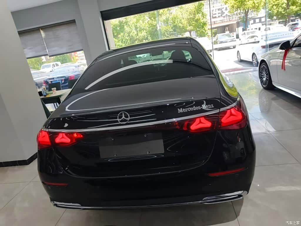 Mercedes-Benz E-Class, 2024 6