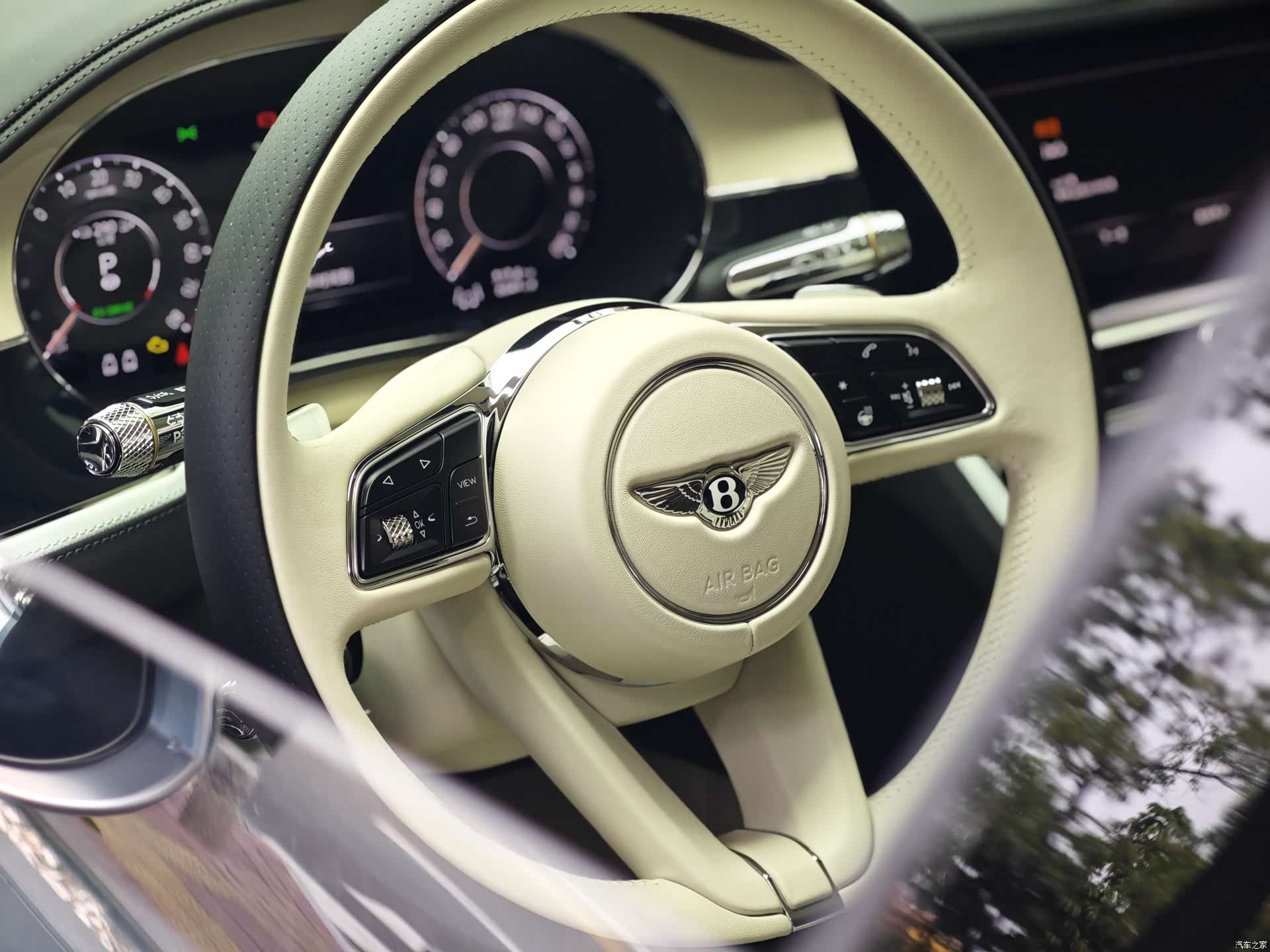 Bentley Flying Spur, 2025 8