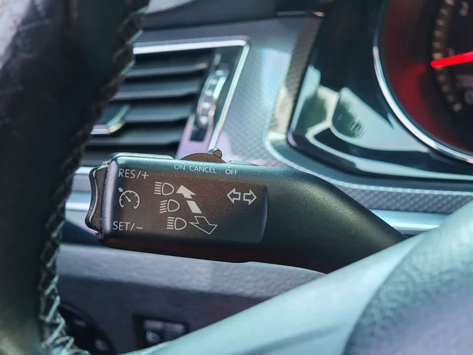 Volkswagen C-TREK Wei Collar