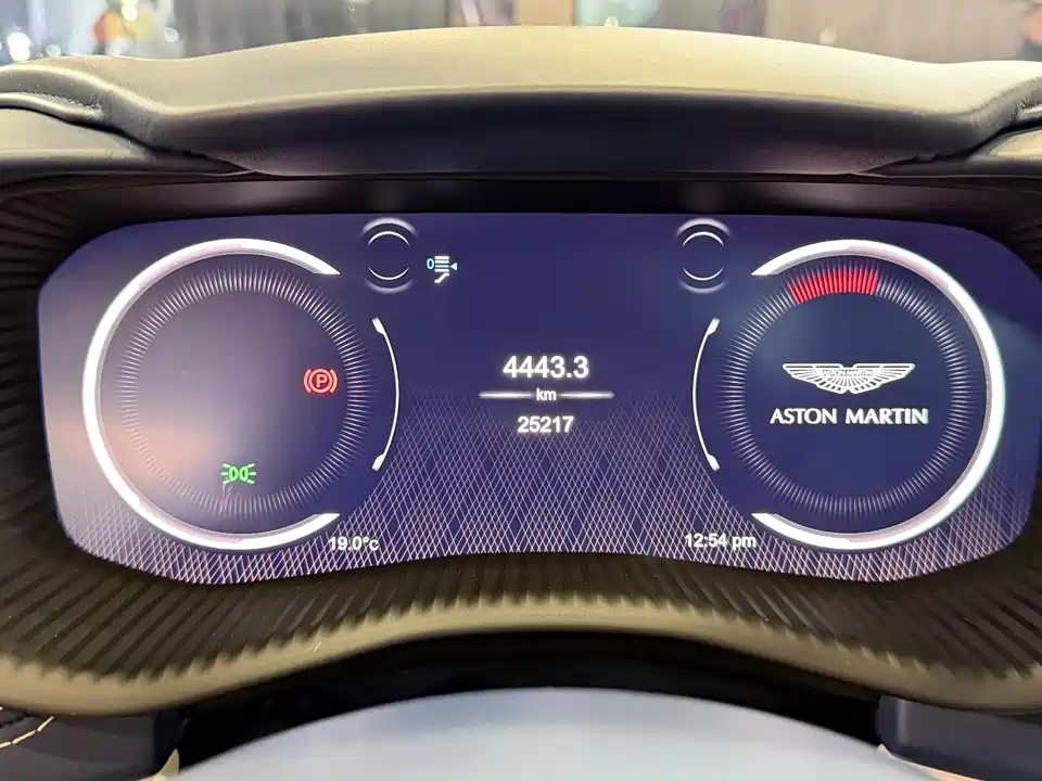 Aston Martin DBX