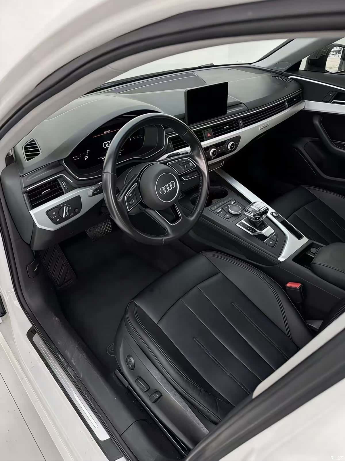 Audi A4L, 2019 6