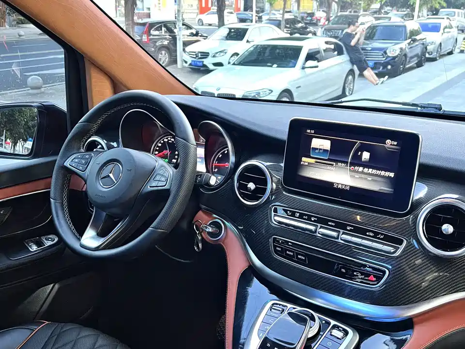 Mercedes-Benz V-class