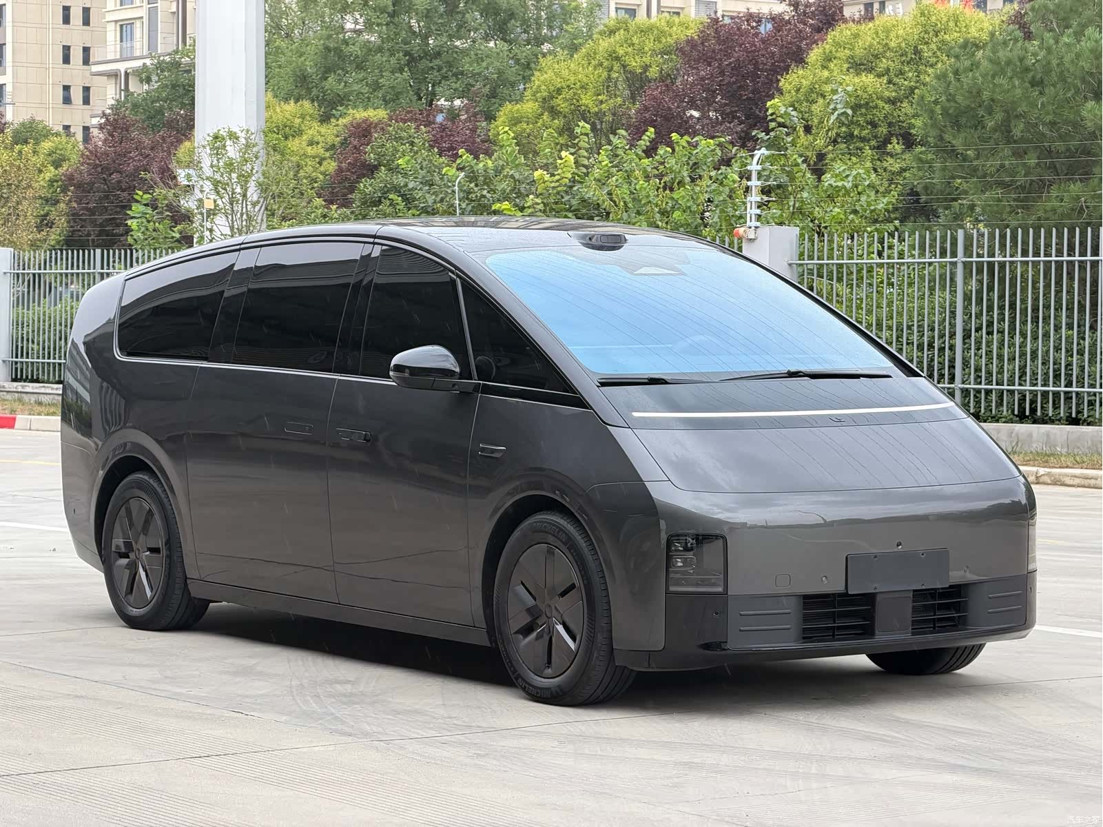 Li Auto MEGA, 2025 3