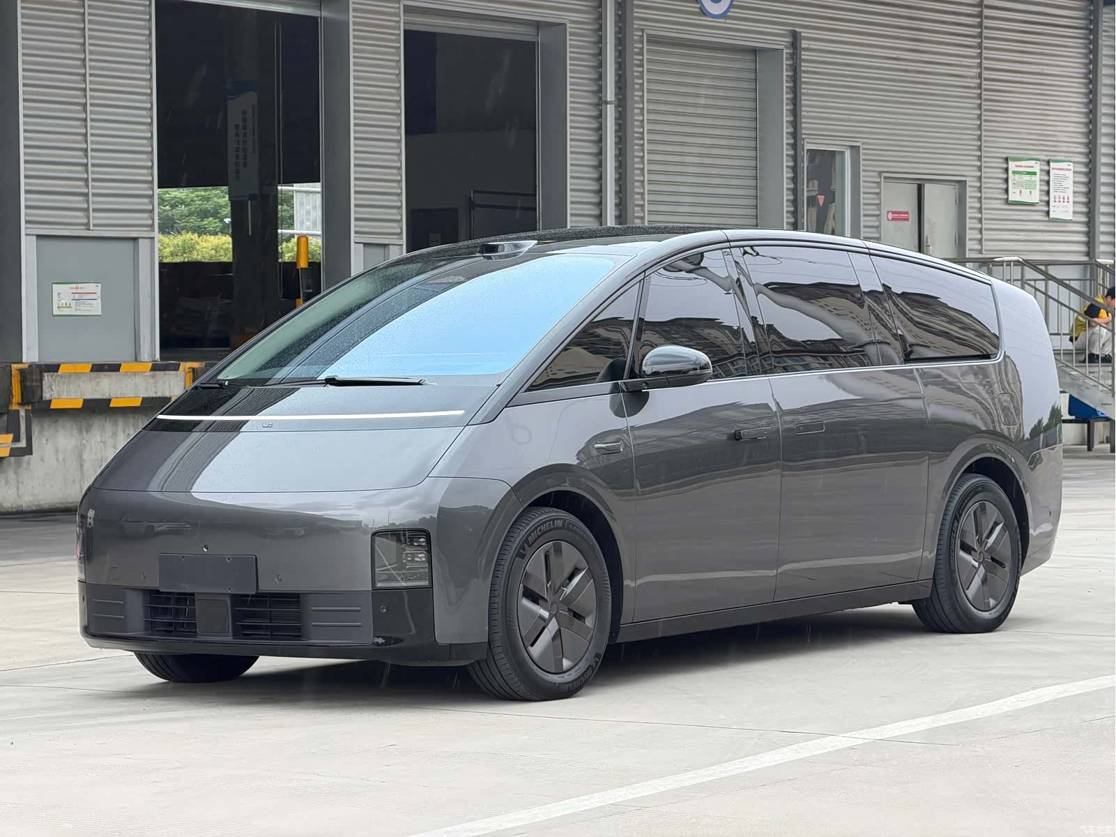 Li Auto MEGA, 2025 1