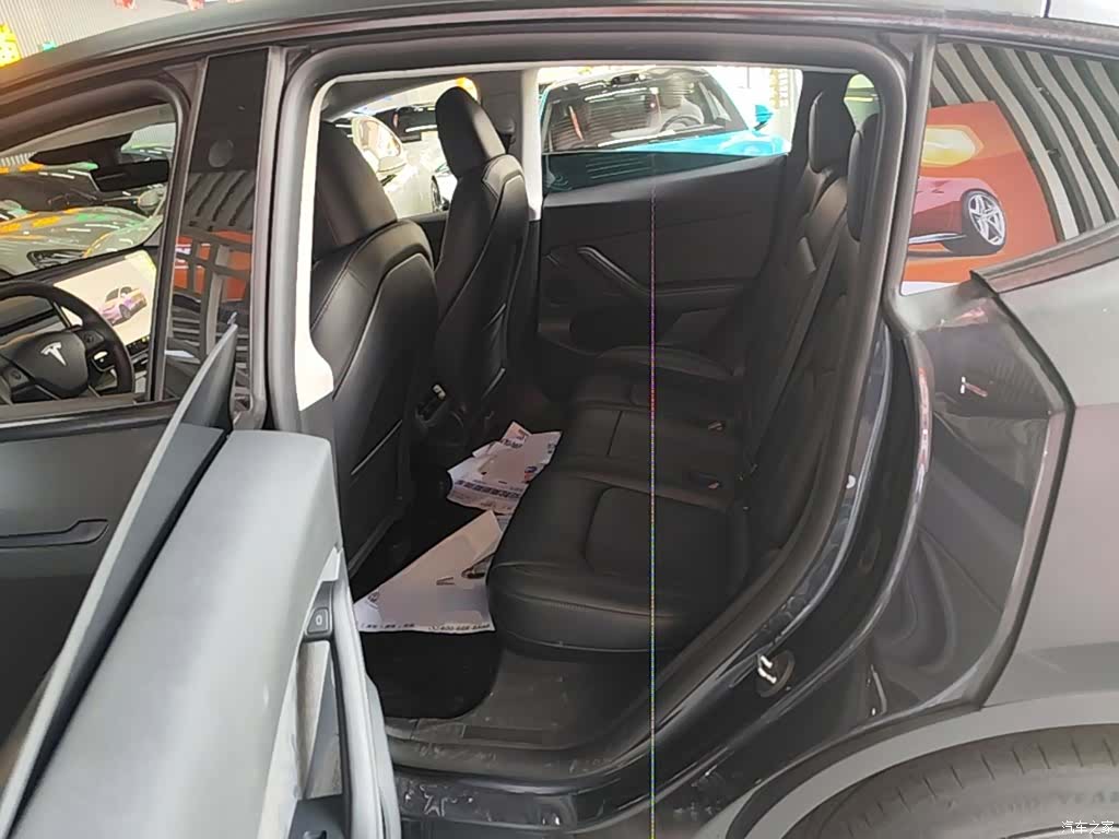 Tesla Model Y, 2024 17