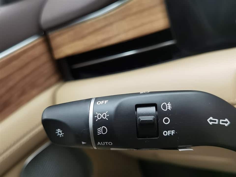 AITO Ask the world M7