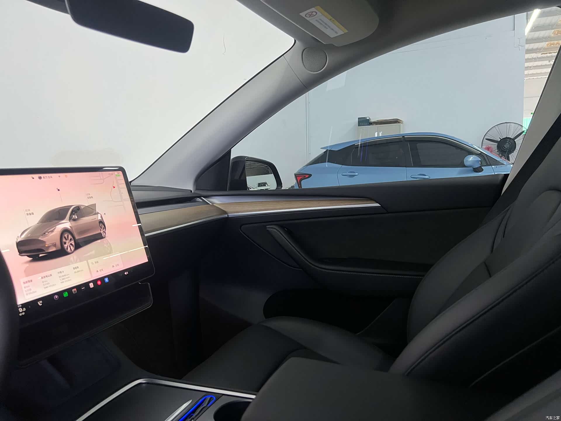 Tesla Model Y, 2023 13