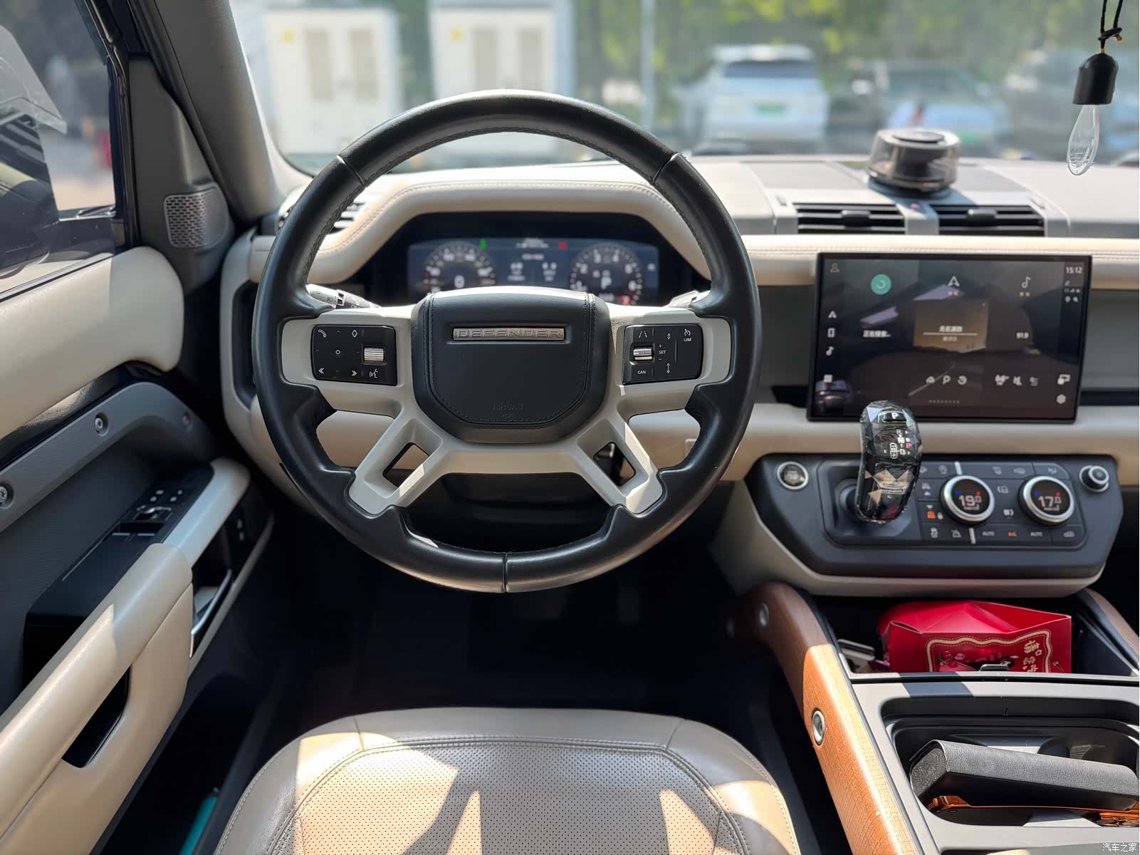 Land Rover Defender, 2022 все фото