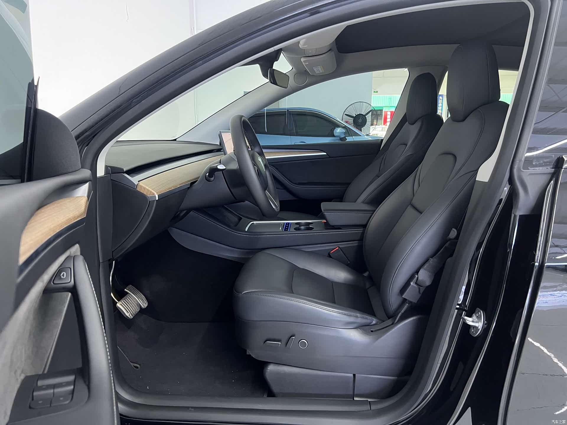 Tesla Model Y, 2023 все фото