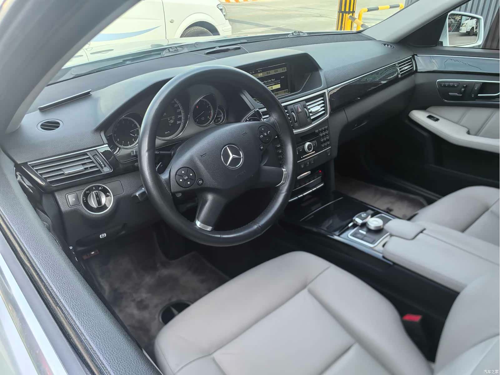 Mercedes-Benz E-Class, 2012 8
