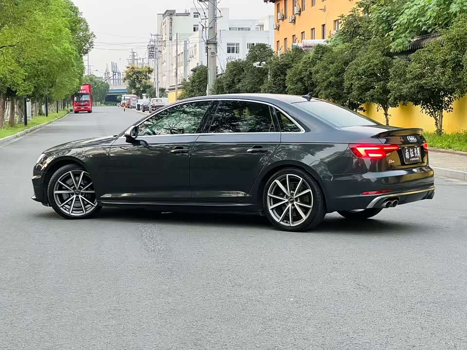 Audi S4