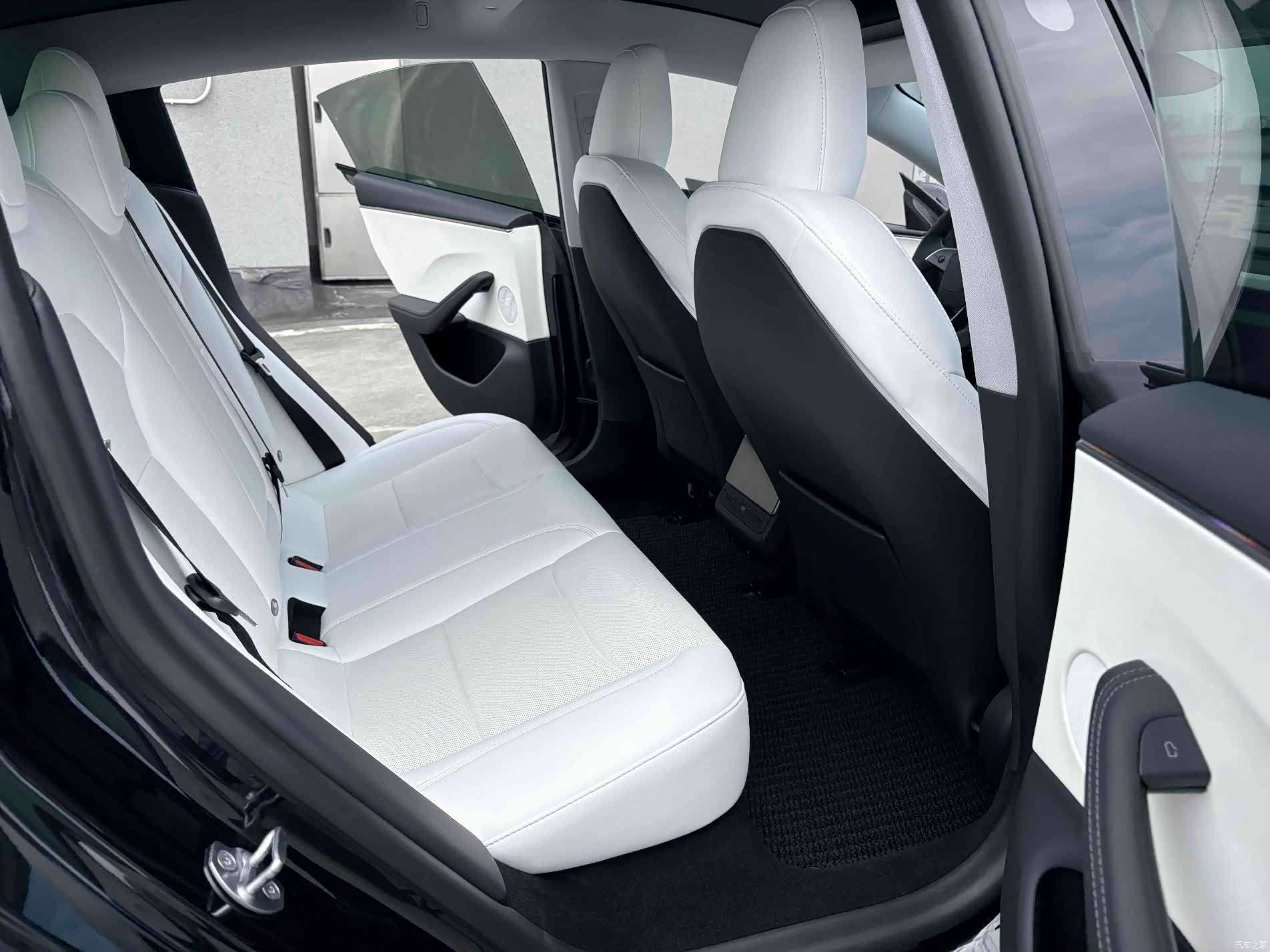 Tesla Model 3, 2025 11