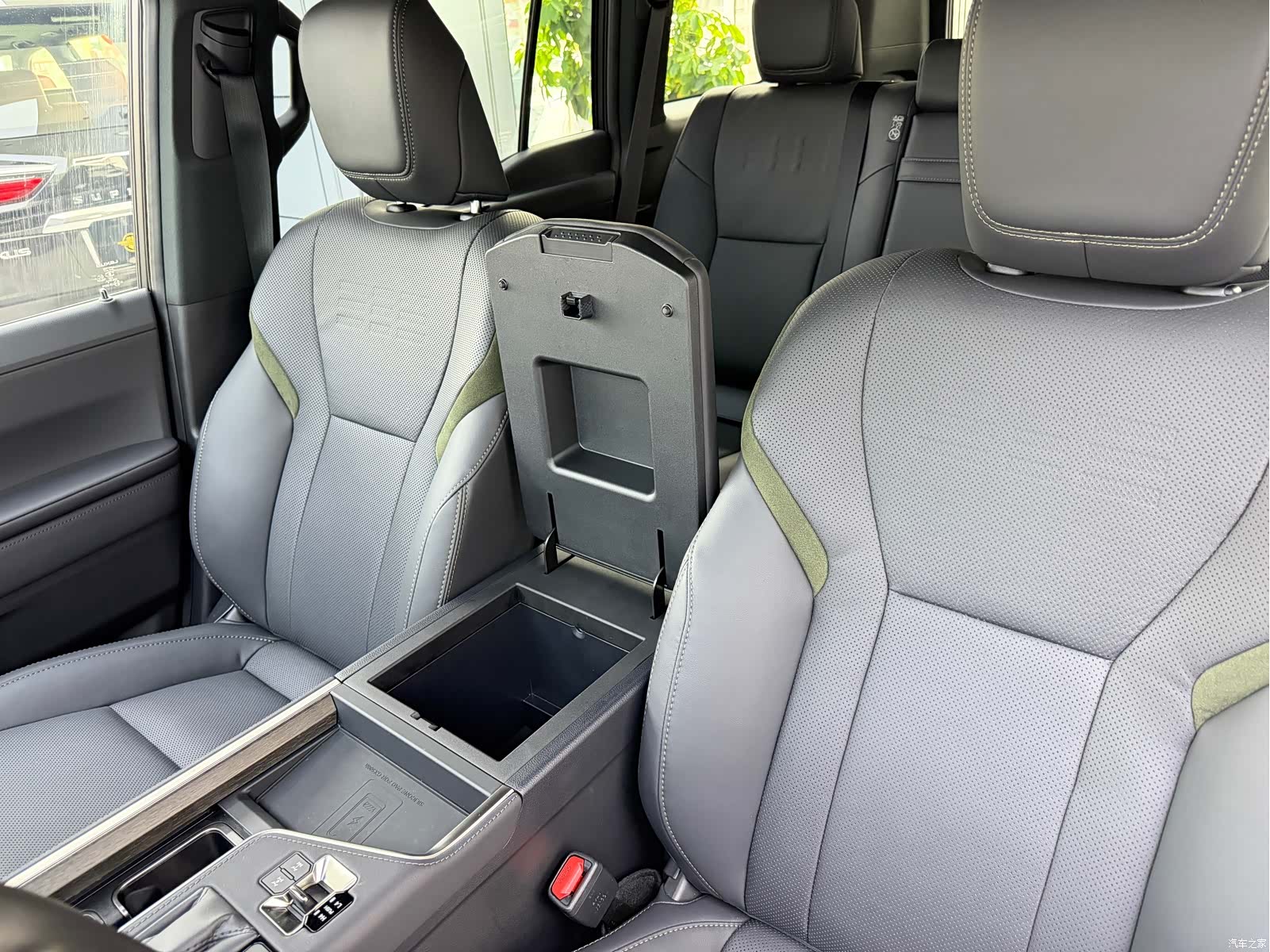 Lexus GX, 2025 12