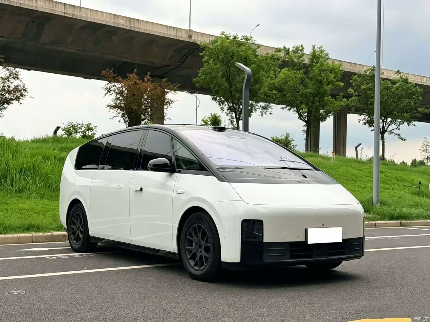 Li Auto MEGA, 2025 3
