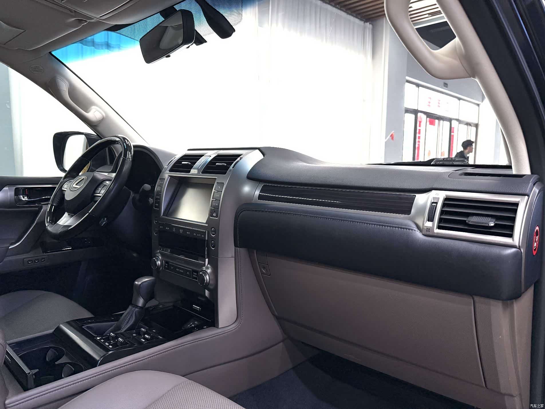 Lexus GX, 2020 9