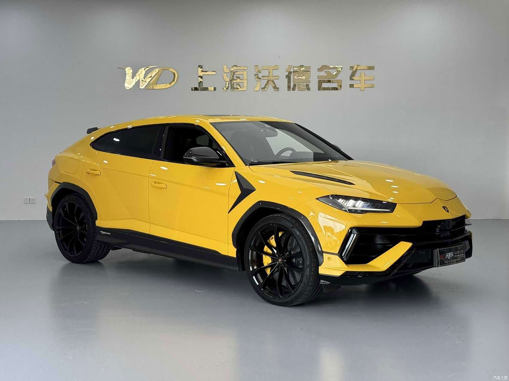 Lamborghini Urus, 2023 3