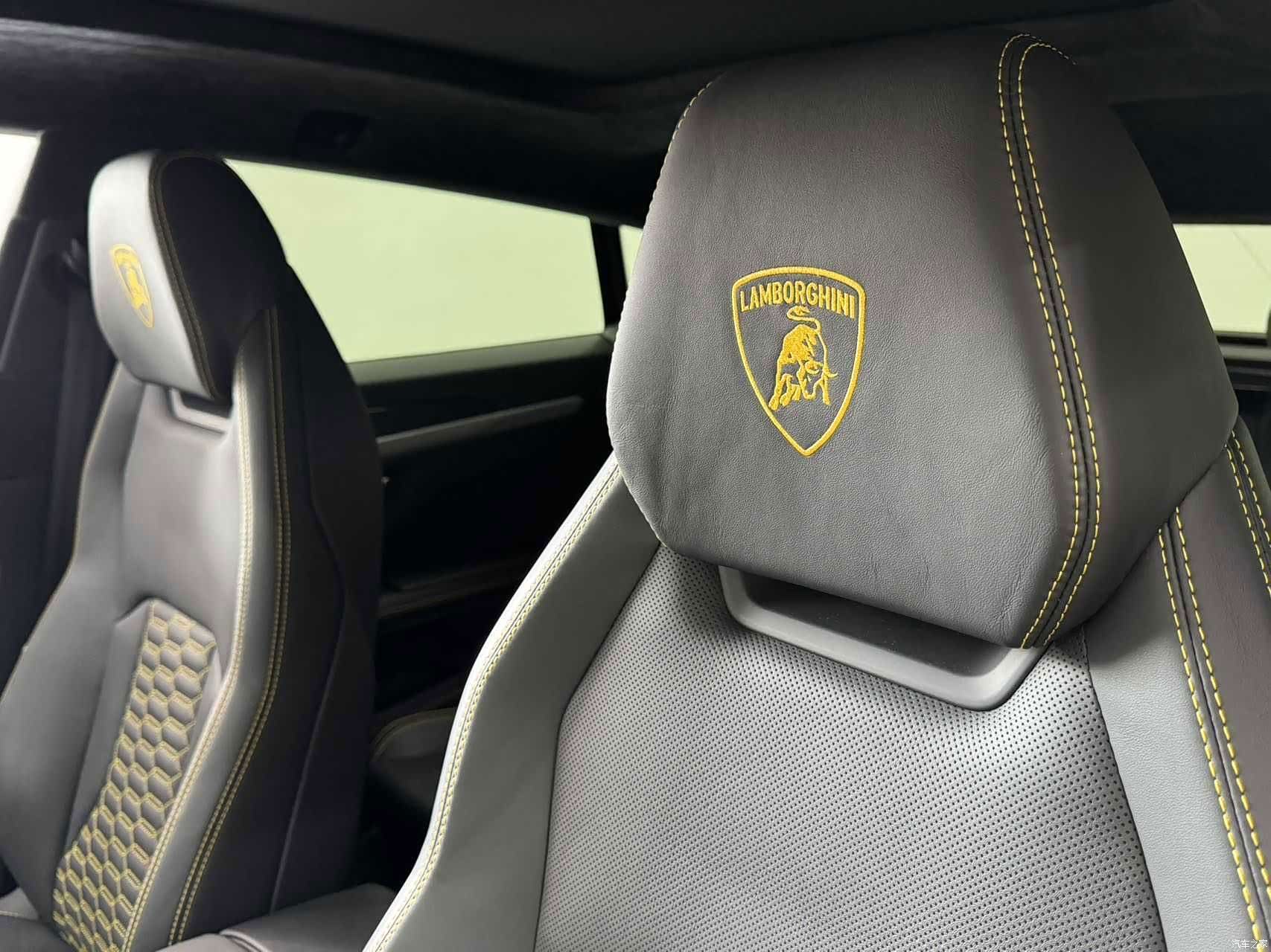 Lamborghini Urus, 2023 15