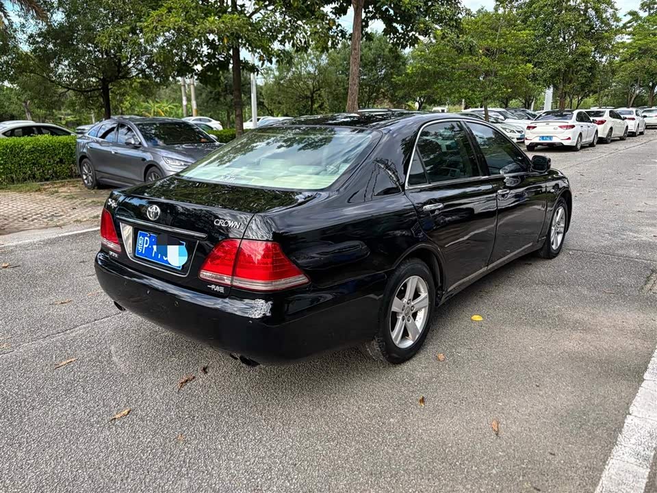 Toyota crown
