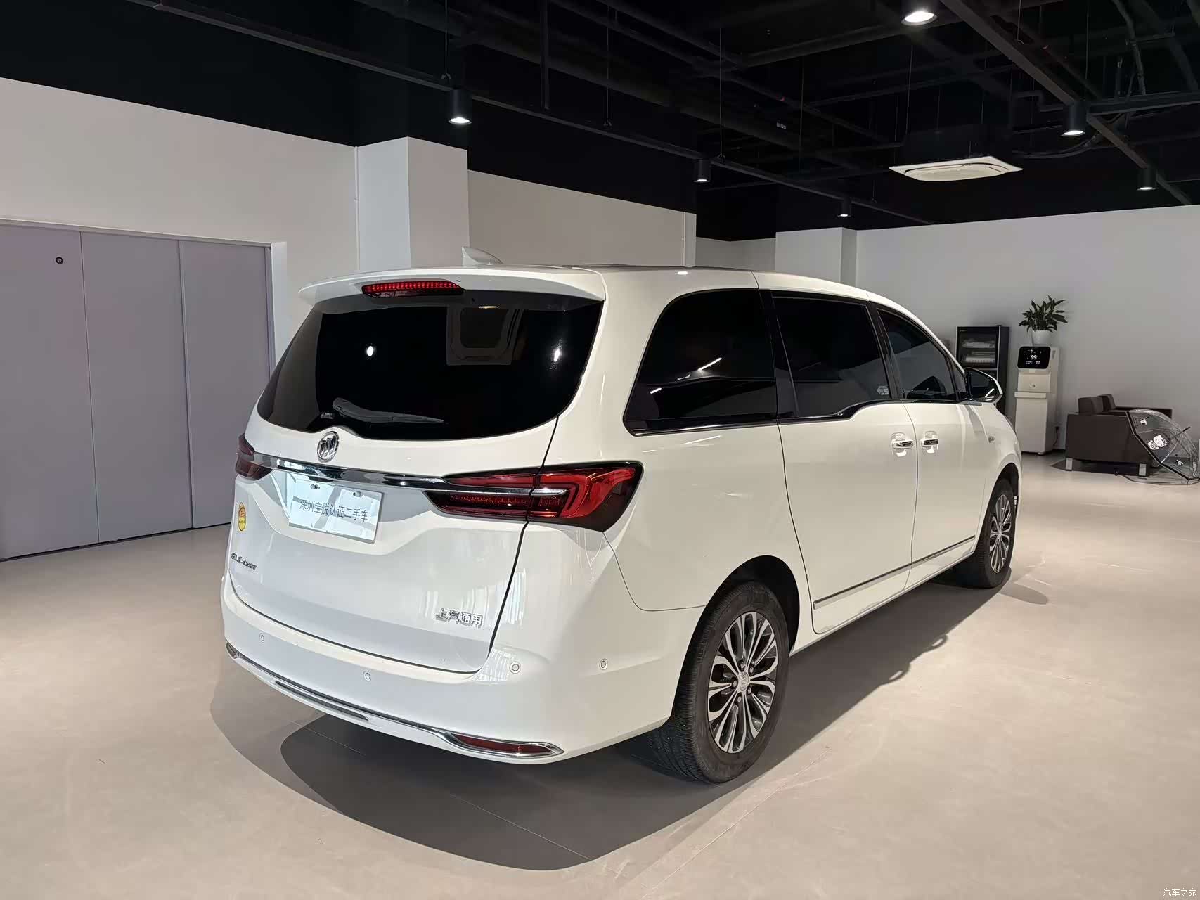 Buick GL8, 2022 3