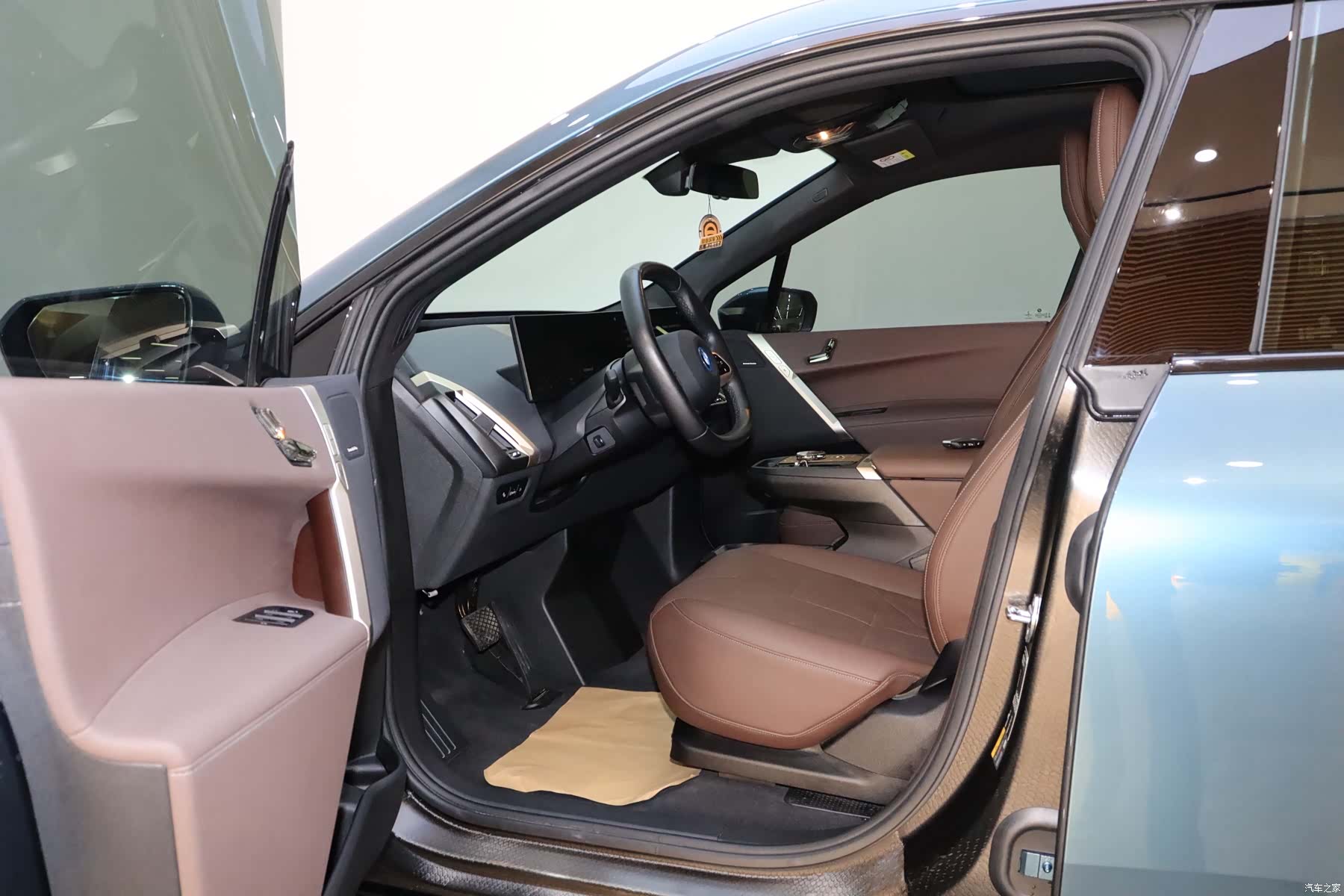 BMW iX, 2023 13