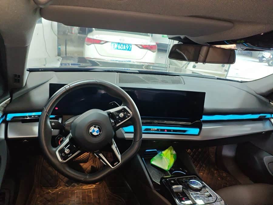 BMW 5 Series 2025, фото 3