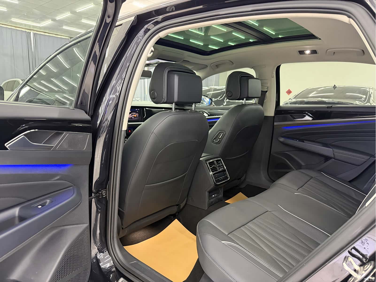 Volkswagen Passat, 2022 все фото
