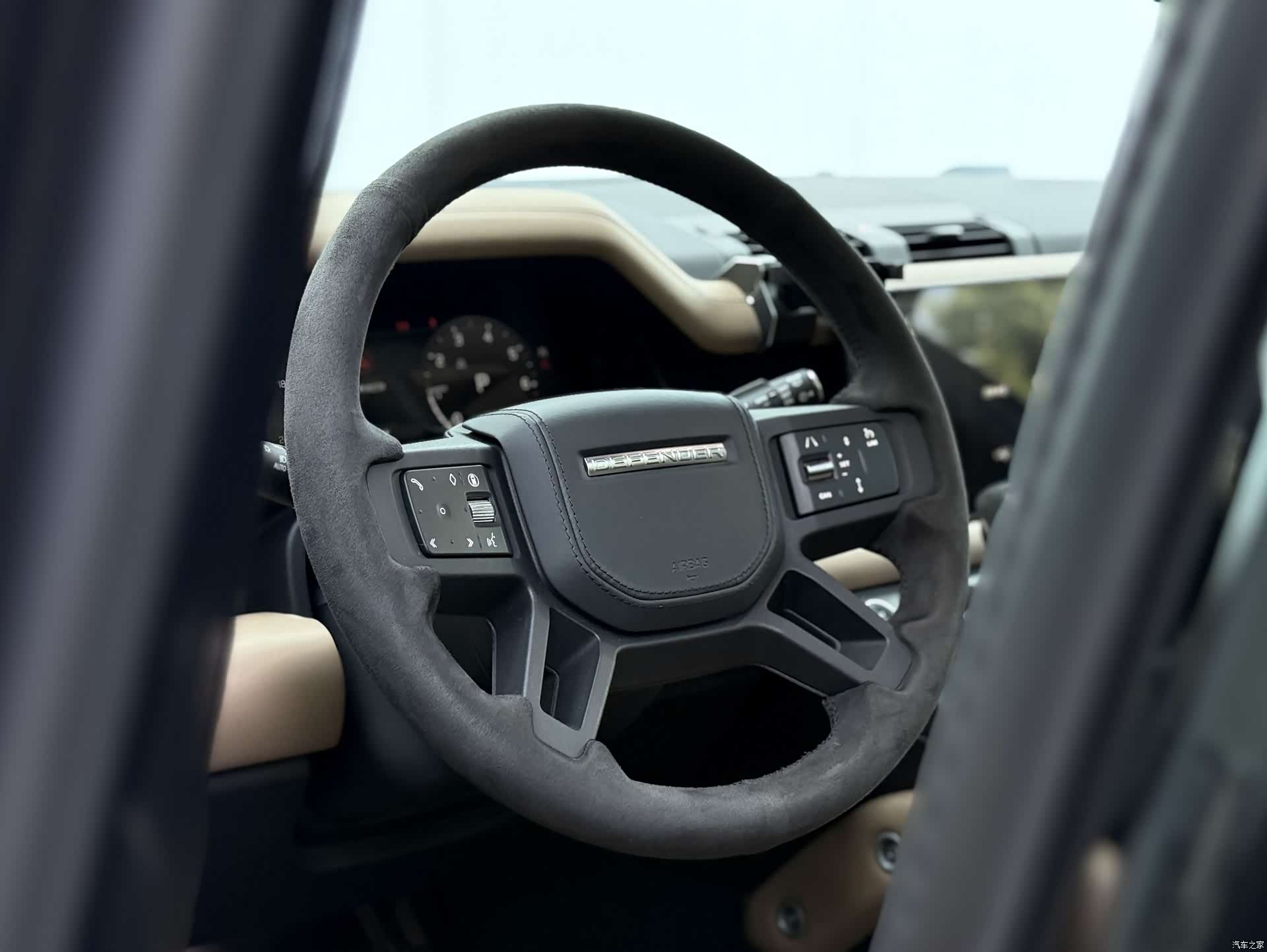 Land Rover Defender, 2025 4