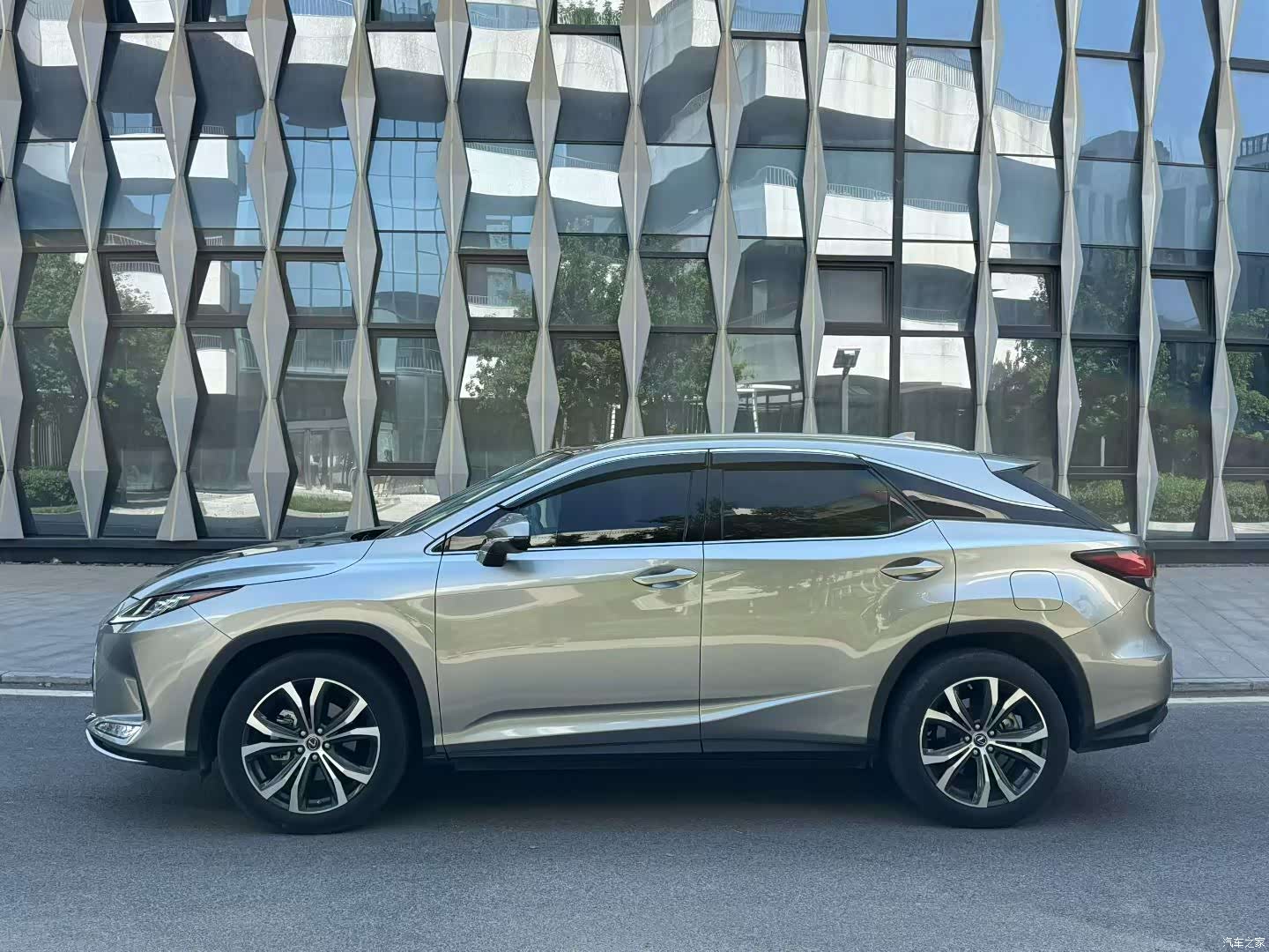 Lexus RX, 2023 3