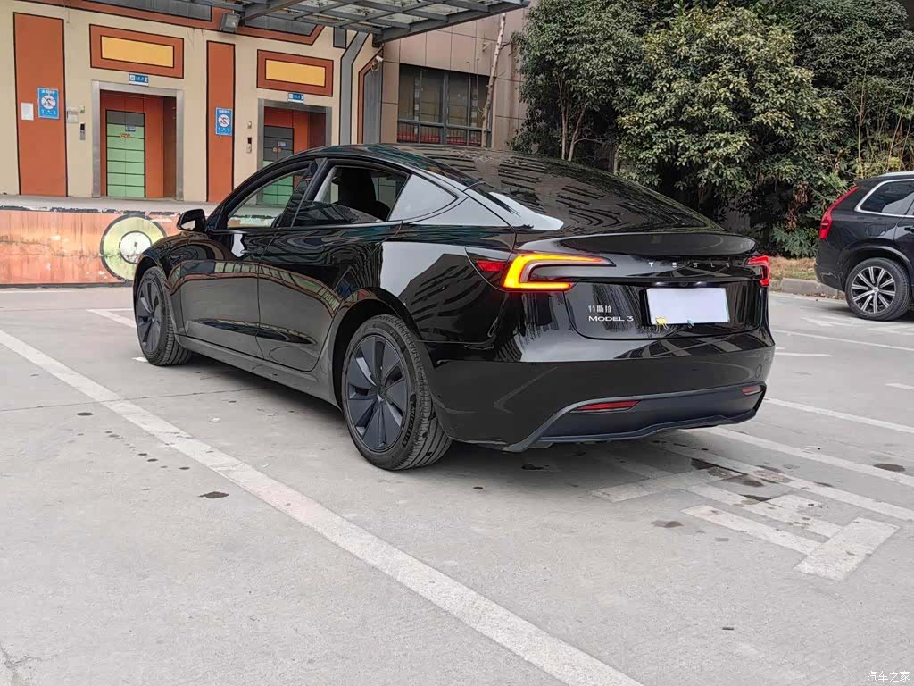 Tesla Model 3, 2024 15