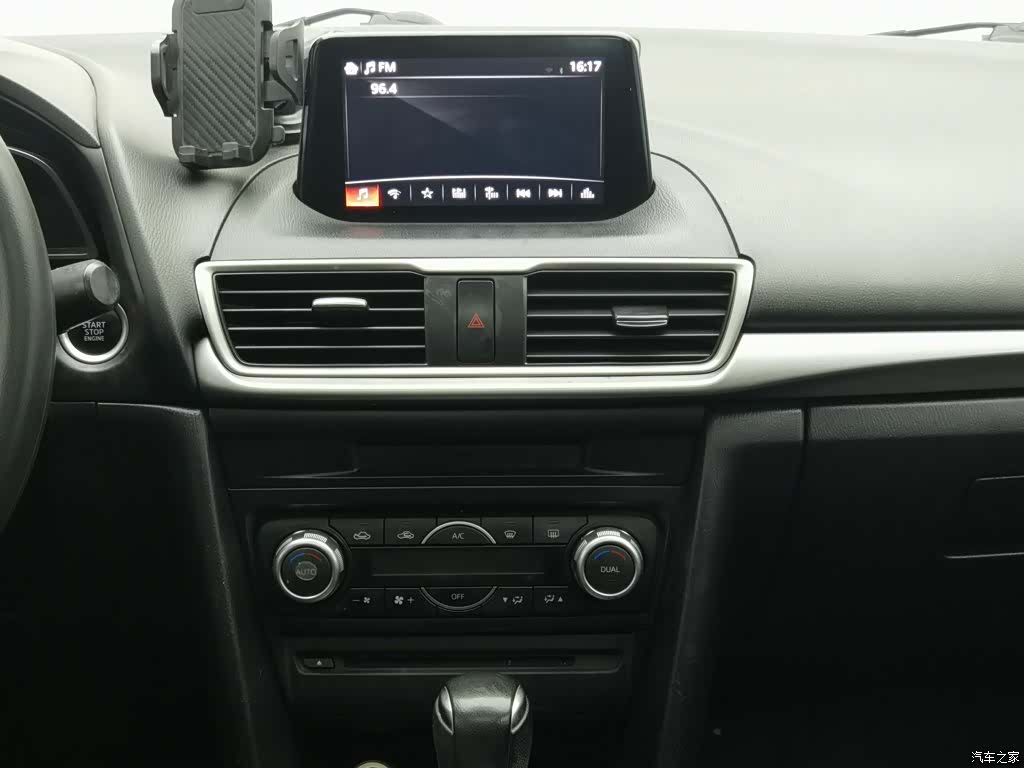 Mazda Mazda3, 2018 12