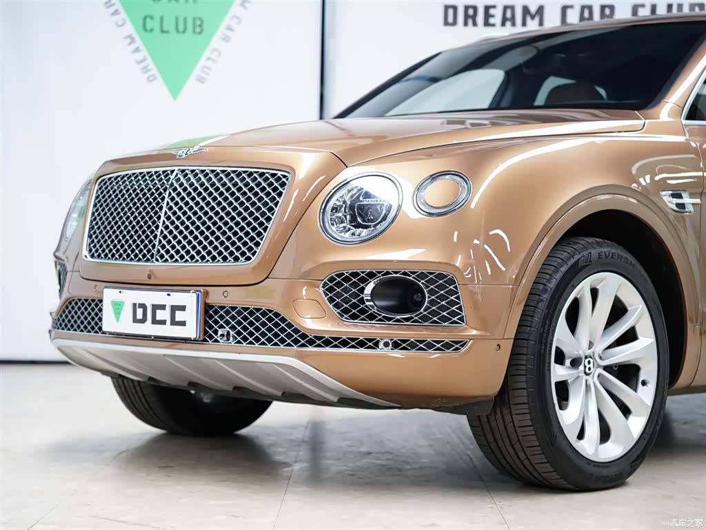 Bentley Bentayga, 2017 13