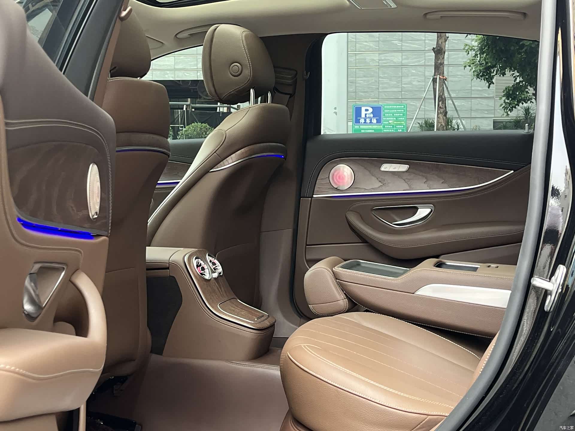 Mercedes-Benz E-Class, 2023 10