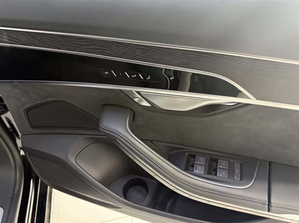 Audi A8L, 2022 12